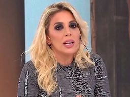 Virginia Gallardo lució una microbikini multicolor desde la playa