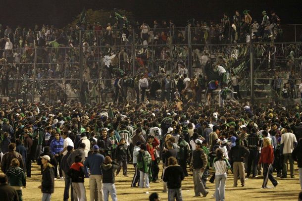 San Martín de San Juan consiguió el ascenso en un final bochornoso