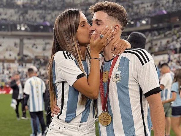 La furia de los fans de Julián Álvarez con su novia Emilia Ferrero por la interna familiar