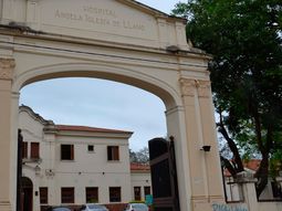 abandonaron a una beba en una bolsa con papel higienico: esta internada abandonaron a una beba en una bolsa con papel higienico: esta internada
