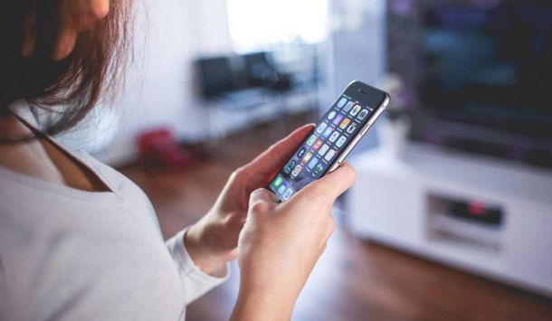 Cada vez son más los usuarios que reportan que sus smartphones lo escuchan