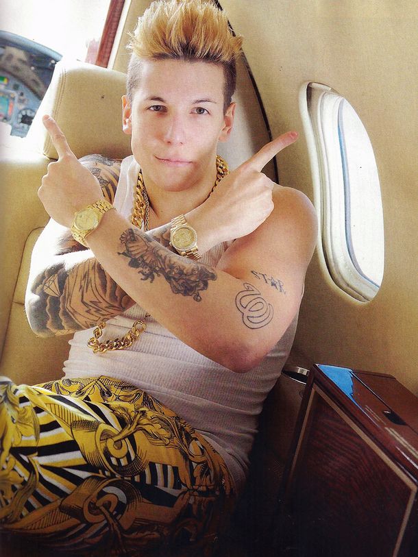 Las polémicas fotos de Alexander Caniggia con un arma