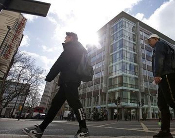 Encontraron un paquete sospechoso en la sede de la consultora acusada de usar datos de Facebook