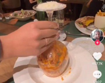 Insólito: memes por los fideos en copa que sirven en Palermo