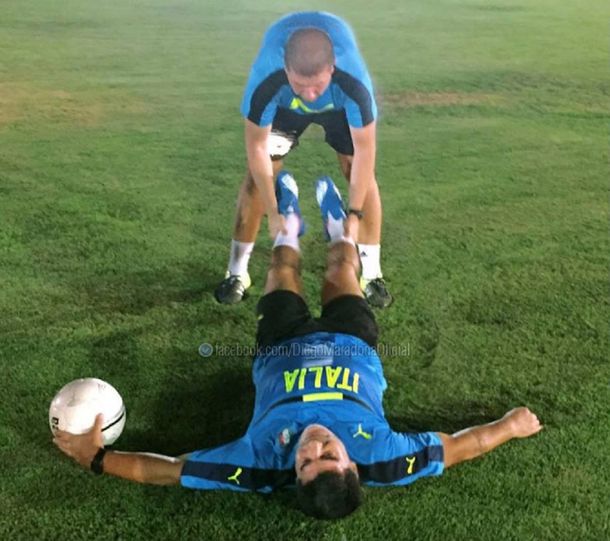 Preparate, Pelé: así se entrena Maradona para enfrentar al brasileño