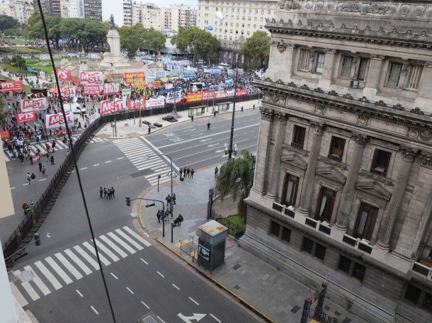 Jubilados y sindicatos coparon el Congreso en la previa del paro general de la CGT
