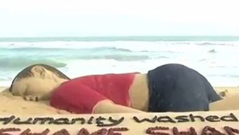 mira la escultura que hicieron para homenajear al nene sirio ahogado mira la escultura que hicieron para homenajear al nene sirio ahogado