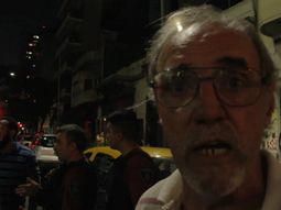 Sesto aseguró que el policía se abalanzó sobre el capot de su taxi