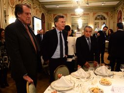 macri promete no intervenir en el tipo de cambio: lo va a fijar el mercado macri promete no intervenir en el tipo de cambio: lo va a fijar el mercado