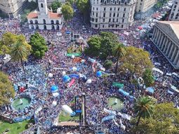 multitudinaria movilizacion a la plaza de mayo de los docentes multitudinaria movilizacion a la plaza de mayo de los docentes