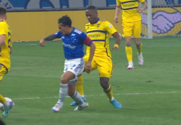 La insólita expulsión de Luis Advíncula al minuto de juego: se fue llorando