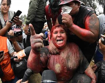 Violencia política en Bolivia: opositores a Evo atacaron salvajemente a una intentendenta oficialista