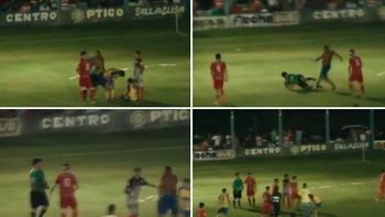 otra cobarde agresion: un hincha entro a la cancha y le pego a un arbitro otra cobarde agresion: un hincha entro a la cancha y le pego a un arbitro