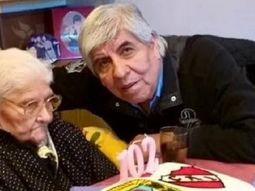 Hugo Moyano junto a su madre&nbsp;Celina Carrizo. (Foto gentileza: Camioneros)&nbsp;
