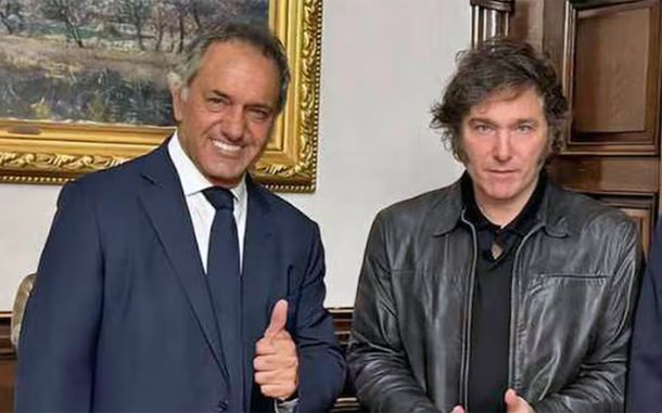 Daniel Scioli junto a Javier Milei. Daniel Scioli junto a Javier Milei.
