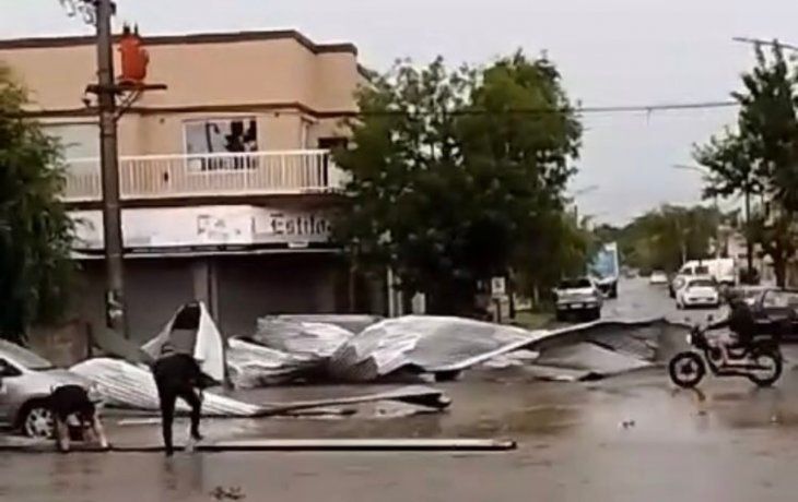 Fuerte temporal generó destrozos en Miramar: voladuras de techos y destruyó viviendas