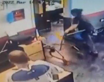 Impactante video: un hombre intentó matar a su ex en una escuela de San Luis