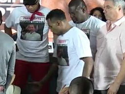 boxeo: en pleno pesaje, un boxeador le toco la cola a la novia de su rival y terminaron a las pinas boxeo: en pleno pesaje, un boxeador le toco la cola a la novia de su rival y terminaron a las pinas