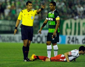 Bascuñán dirigió Chapecoense-River en Brasil