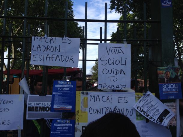 Multitudinaria reunión de militantes autoconvocados a favor de Scioli