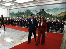 cristina entro caminando al gran palacio del pueblo cristina entro caminando al gran palacio del pueblo