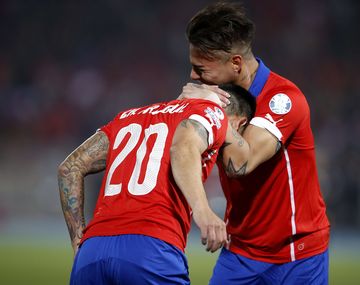 Chile terminó primero en el Grupo A tras golear 5 a 0 a Bolivia