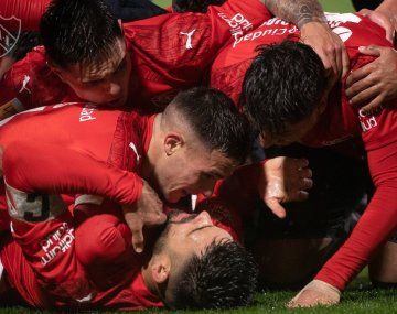 Independiente celebra el clásico y el fin de una racha: 11 años después volvió a ser líder