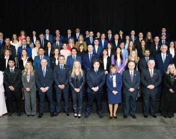 La foto de Javier Milei con los 32 candidatos de La Libertad Avanza