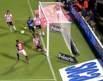 Otro increíble error en Rosario en una jornada negra para el arbitraje