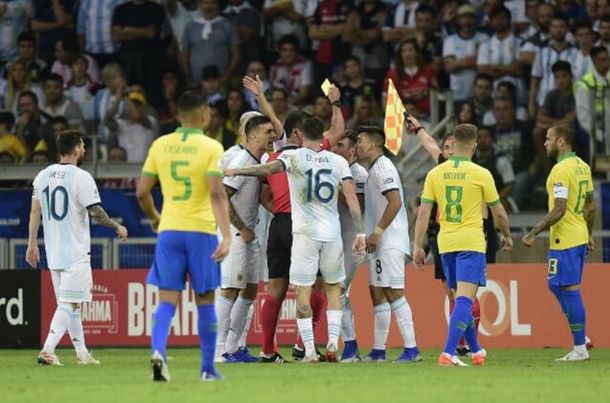 Conmebol reconoció que el VAR no fue utilizado en una de las polémicas en la semifinal con Brasil