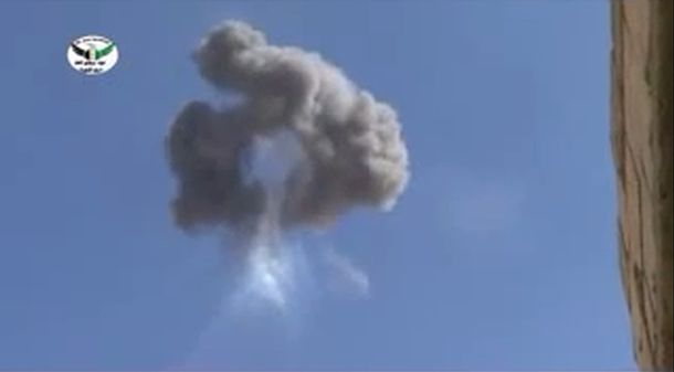 Espectacular ataque a un helicóptero en pleno vuelo en Siria