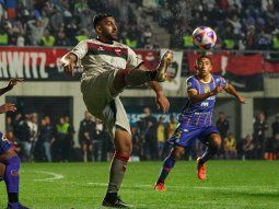 Colón venció sin inconvenientes a Colegiales y se metió en los 16vos de final