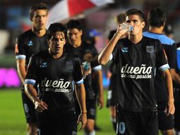 arsenal se aprovecho de los errores defensivos de racing y lo derroto arsenal se aprovecho de los errores defensivos de racing y lo derroto
