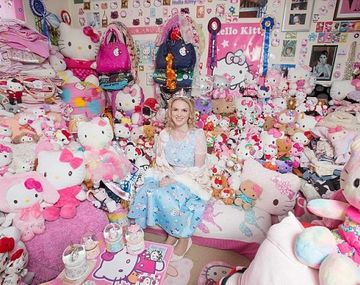 Fanática de Hello Kitty busca novio que le guste el rosa