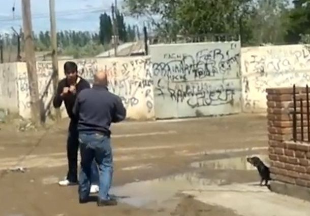 Un sindicalista se trenzó a las trompadas con un funcionario rionegrino