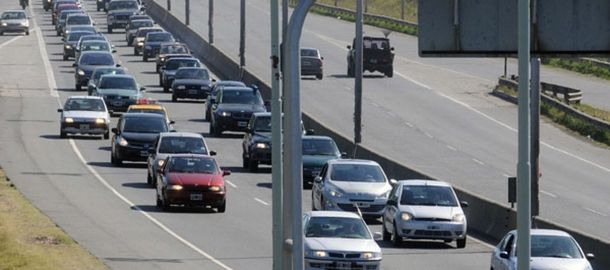 Unos 1.340 autos circulan por hora por la Autovía 2 hacia la costa