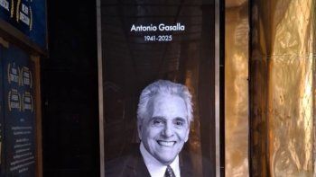 Una multitud se acercó al Teatro Maipo para despedir a Antonio Gasalla