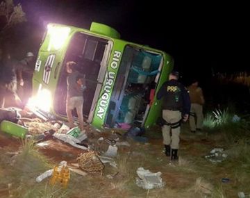 El micro que volcó con los estudiantes argentinos