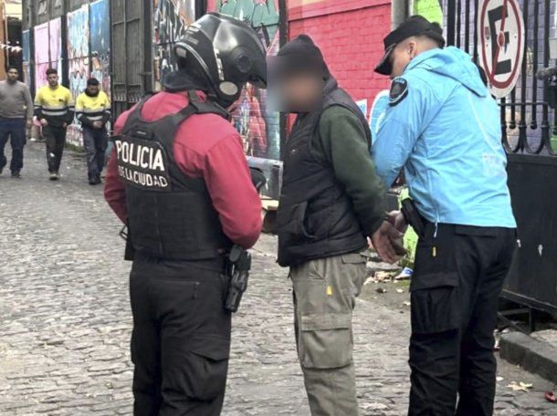 La Policía de la Ciudad desalojó en Palermo un predio presuntamente tomado por una cooperativa de Juan Grabois