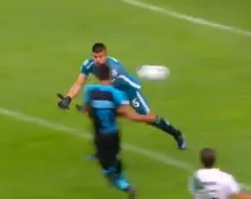 El pibe Romero le sacó la vista a la pelota y lo pagó caro