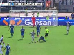 La patada del árbitro La patada del árbitro