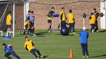 bianchi confirmo a riquelme y solo tiene una duda para enfrentar a river en mexico bianchi confirmo a riquelme y solo tiene una duda para enfrentar a river en mexico