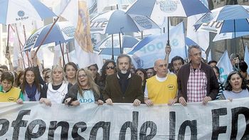 el gobierno de la ciudad les descontara el dia a los docentes que adhieran al paro el gobierno de la ciudad les descontara el dia a los docentes que adhieran al paro