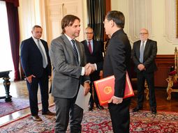 El presidente Luis Lacalle Pou llevará adelante una agenda estratégica durante su viaje oficial por China. El presidente Luis Lacalle Pou llevará adelante una agenda estratégica durante su viaje oficial por China.