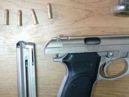 Al hombre le secuestraron una pistola, cinco vainas y un frasco con marihuana