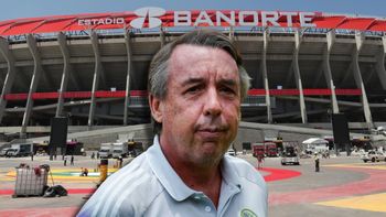Emilio Azcárraga Jean, presidente del Consejo de Administración de Grupo Ollamani, está insatisfecho con la remodelación del Estadio Azteca. Emilio Azcárraga Jean, presidente del Consejo de Administración de Grupo Ollamani, está insatisfecho con la remodelación del Estadio Azteca.