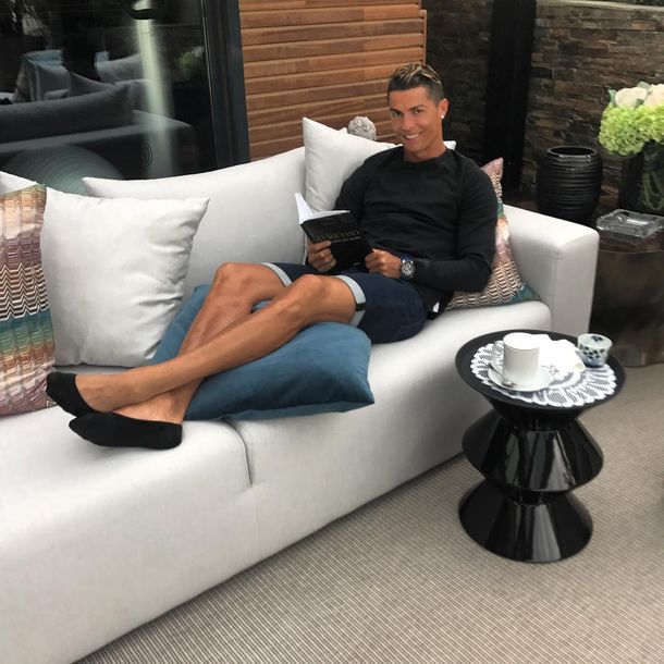 Cristiano Ronaldo fue papá de mellizos y los presentó en las redes
