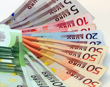 AFIP aguarda a la Cámara para autorizar la compra de euros