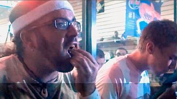 muere despues de ganar un concurso de comer cucarachas muere despues de ganar un concurso de comer cucarachas