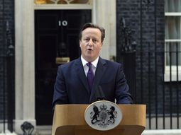 El premier británico promete reformas luego del triunfo del no en Escocia